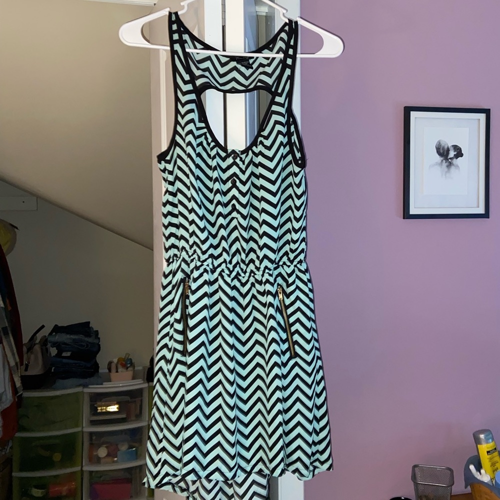 Patterned sundress - open back and zipper pockets!